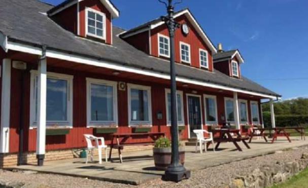 查爾頓高爾夫俱樂(lè)部（Charleton Golf Club）被大火燒毀 小型俱樂(lè)部曾1994年由老布什總統(tǒng)開(kāi)業(yè)