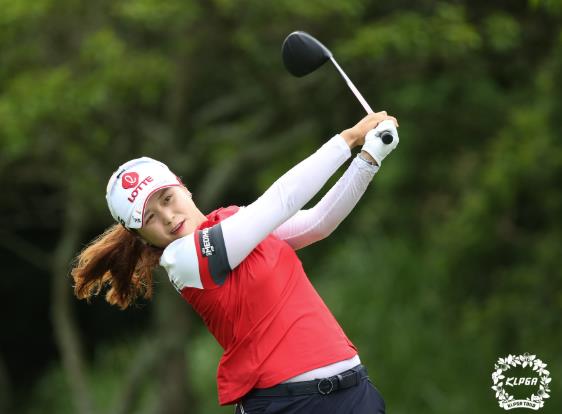 KLPGA第14屆S-OIL錦標賽 64桿、低于標準桿8桿的韓巡霸主崔慧珍（CHOI Hye Jin）幸運衛(wèi)冕