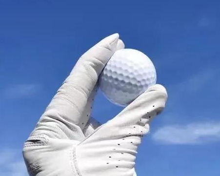 高爾夫模擬器訓練+下場實戰(zhàn)，助你更快學會高爾夫球